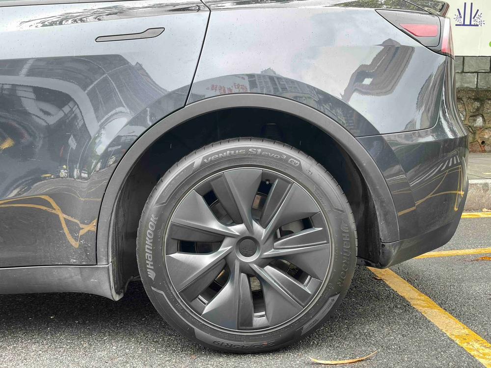 Tesla Model Y 2024 #7 Tesla Model Y 2024 car image #7