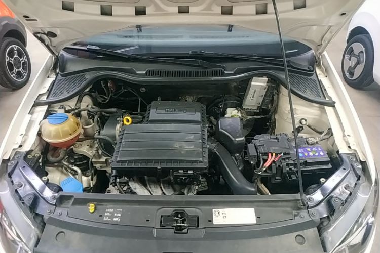Volkswagen Polo 2015 car image #20