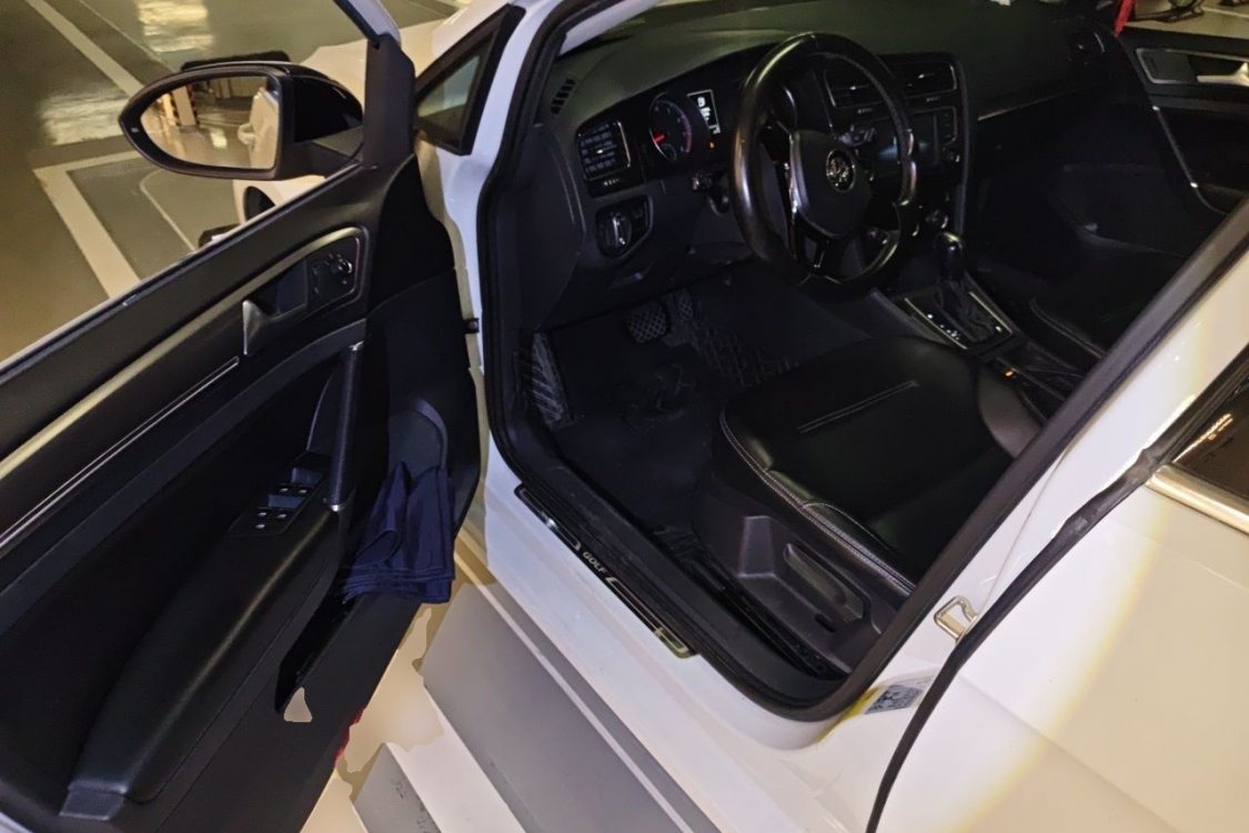 Volkswagen Golf 2017 car image #23