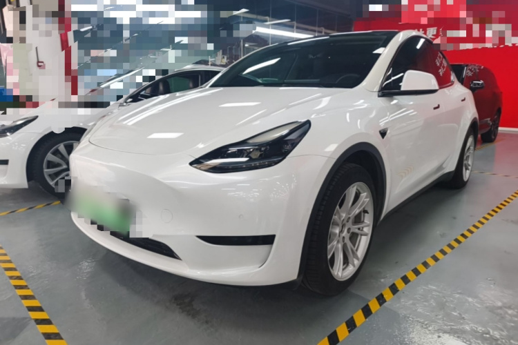 Tesla Model Y 2022 car image #2
