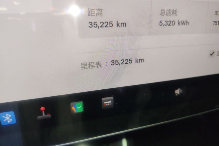Tesla Model Y 2025 #8 Tesla Model Y 2025 car image #8