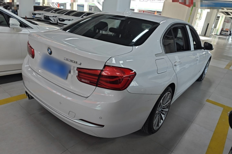 BMW 3 Series 2019 car image #7