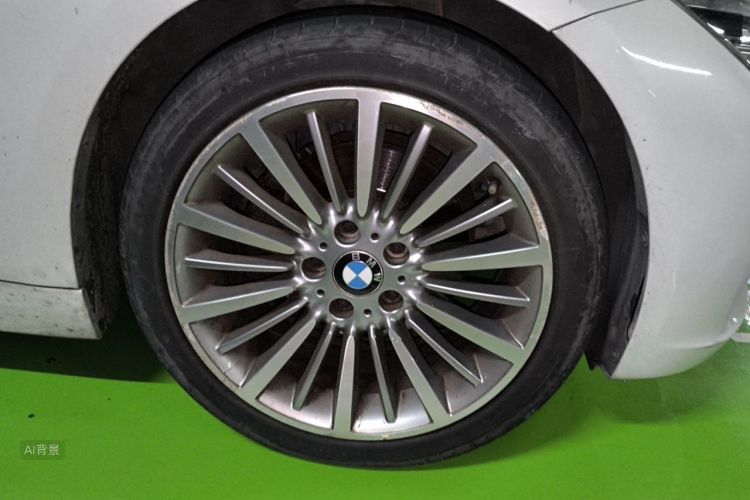 BMW 3 Series 2018 car image #9