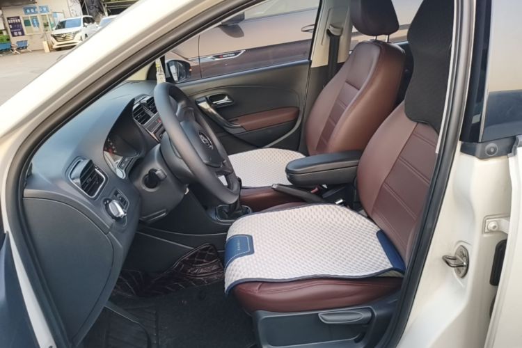 Volkswagen Polo 2016 car image #15