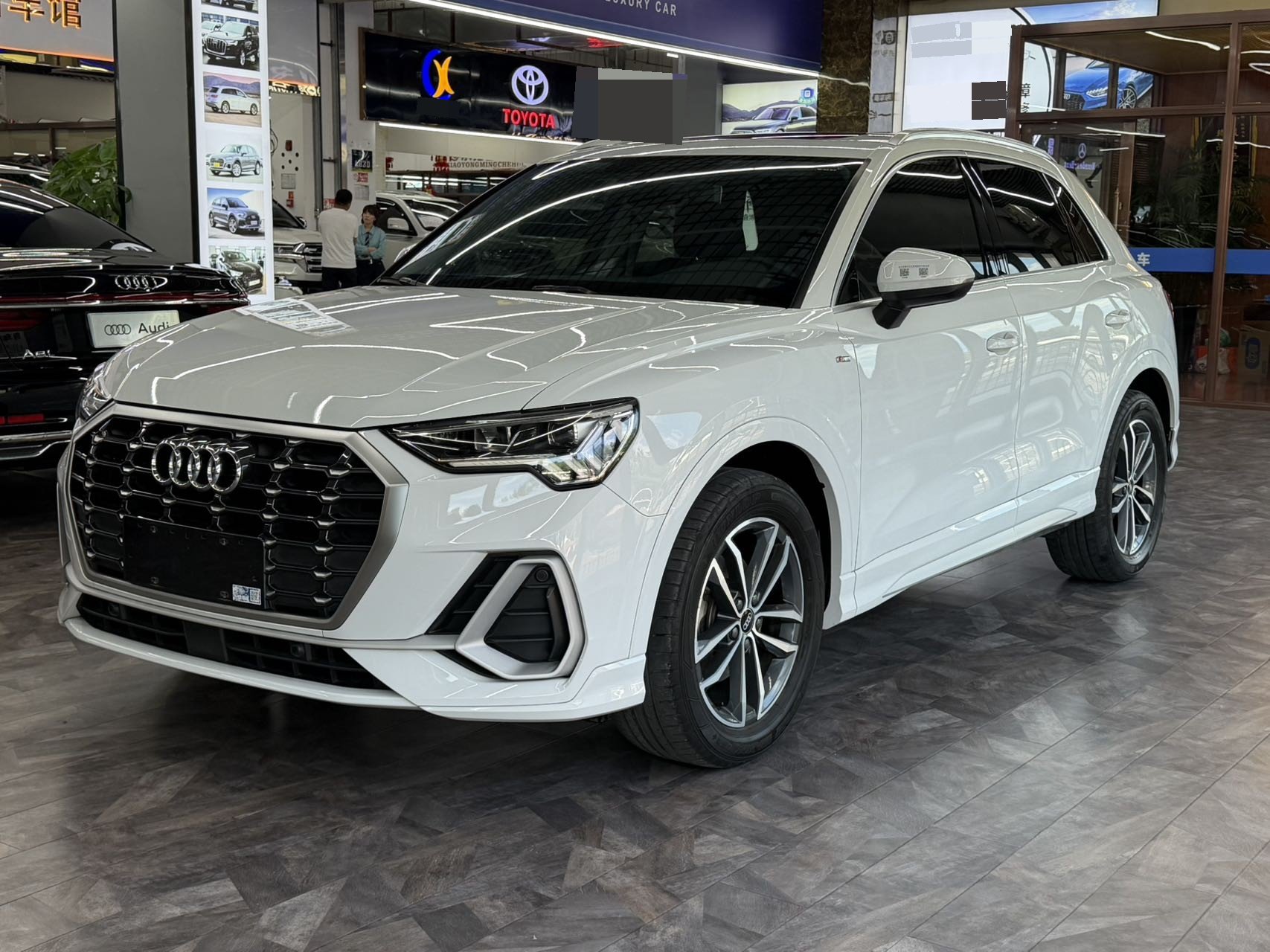 Audi Q3 2022 car image 