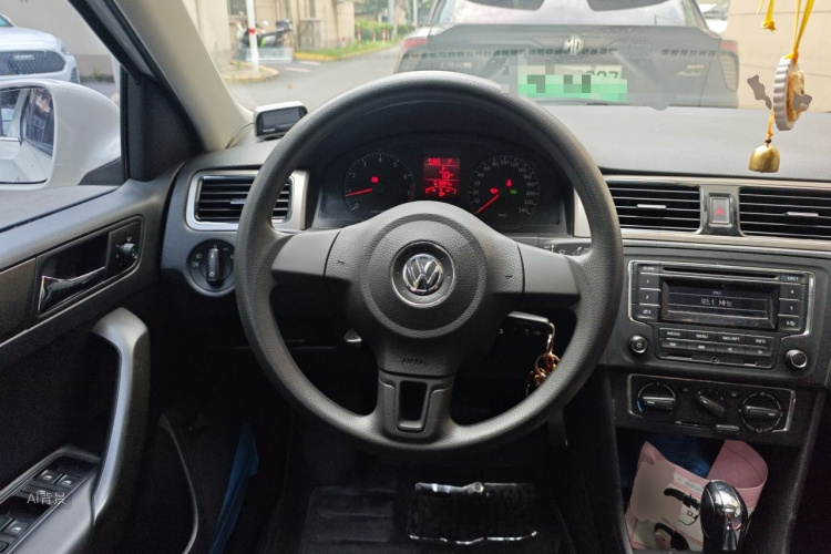 Volkswagen Santana 2014 car image #12