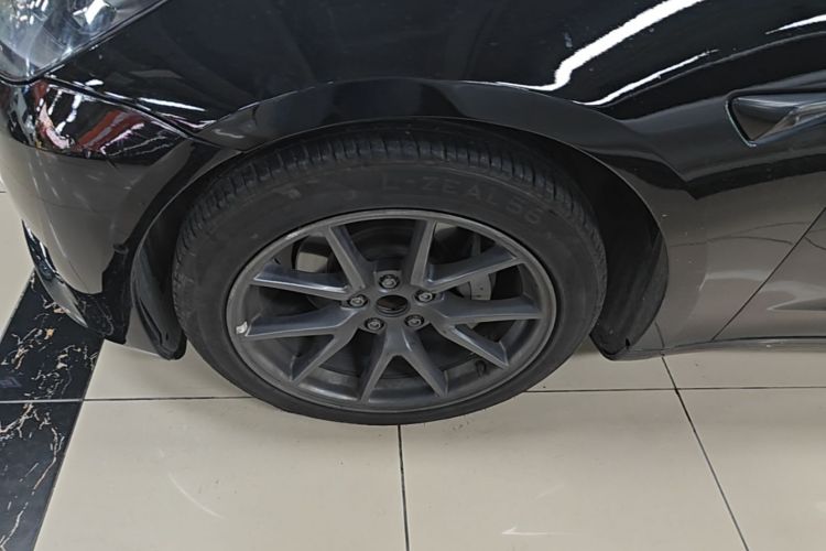 Tesla Model 3 2023 car image #9