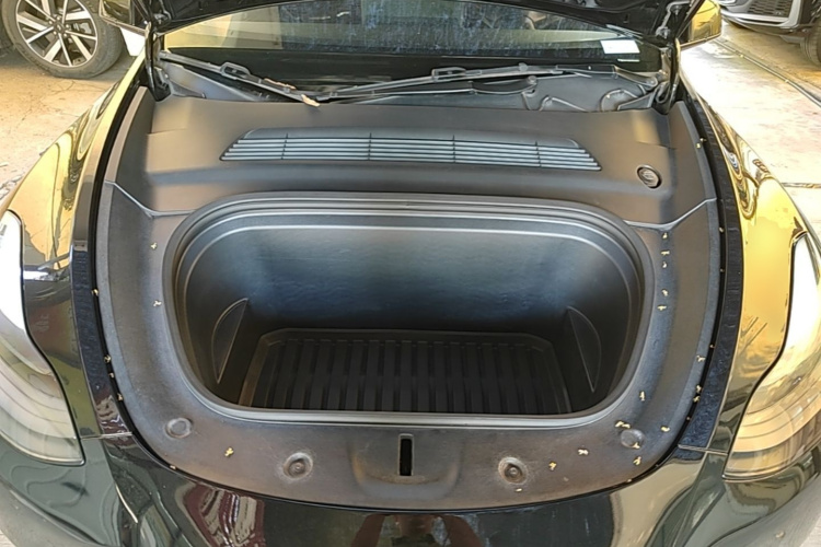 Tesla Model Y 2022 immagine di auto #20