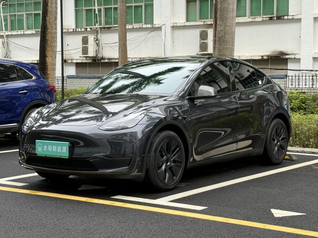 Tesla Model Y 2024 #15 Tesla Model Y 2024 car image #15