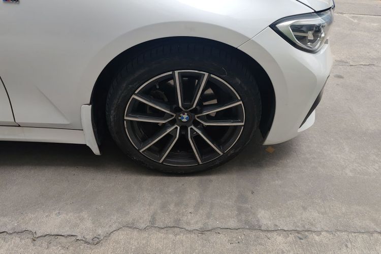 BMW 3 Series 2021 car image #6