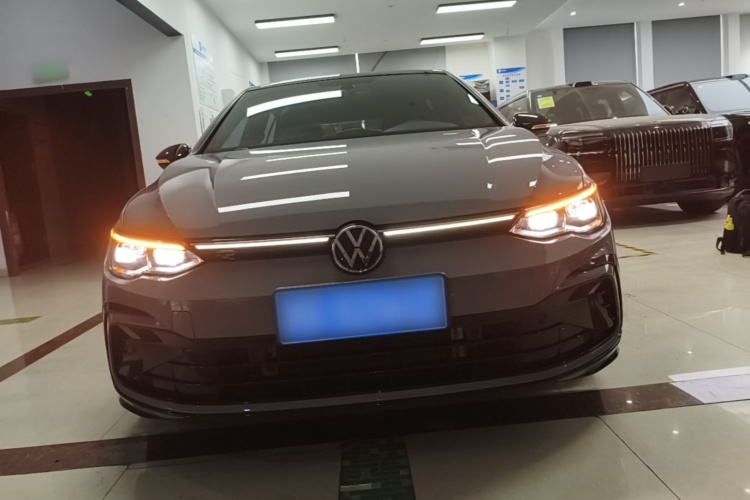 Volkswagen Golf 2023 car image #3
