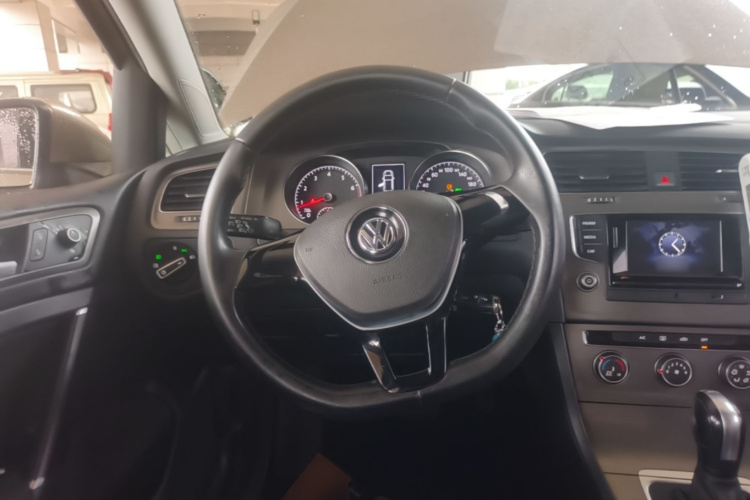 Volkswagen Golf 2016 car image #11