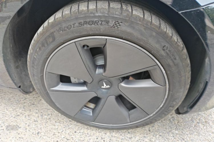 Tesla Model 3 2022 car image #9