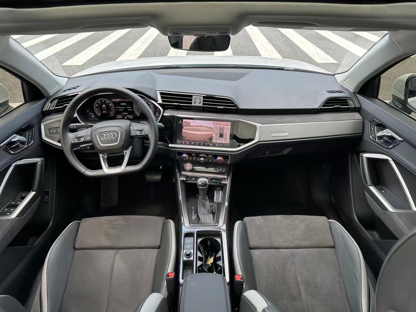 Audi Q3 2023 car image #4