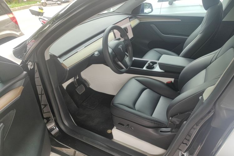 Tesla Model Y 2023 #16 Tesla Model Y 2023 car image #16