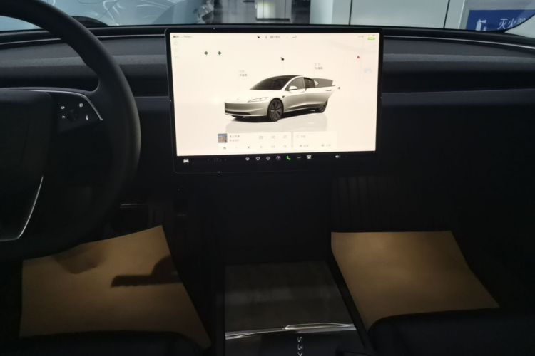 Tesla Model 3 2024 car image #13
