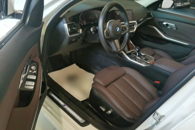 BMW 3 Series 2020 car image #15
