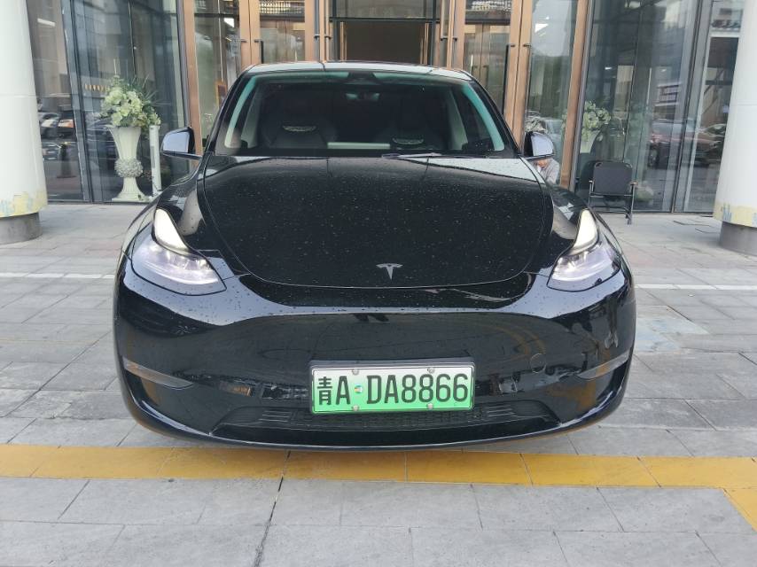 Tesla Model Y 2024 #2 Tesla Model Y 2024 car image #2