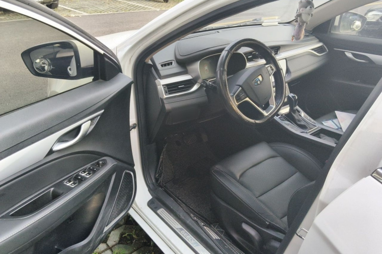 GEELY Emgrand 2018 #13 GEELY Emgrand 2018 car image #13