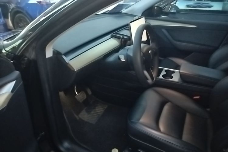 Tesla Model Y 2023 #16 Tesla Model Y 2023 car image #16