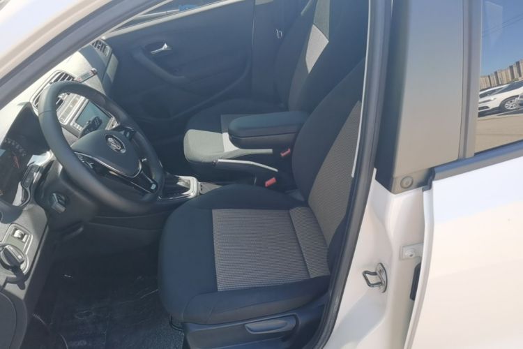 Volkswagen Polo 2019 car image #15