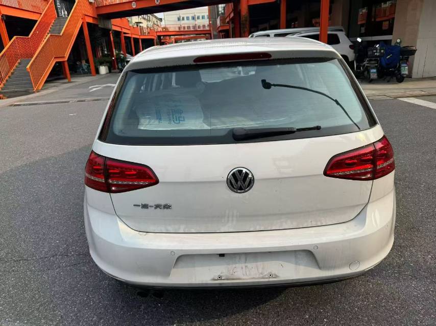 Volkswagen Golf 2017 car image #3