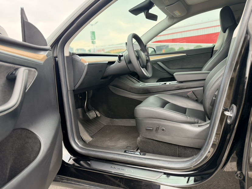 Tesla Model Y 2022 car image #5