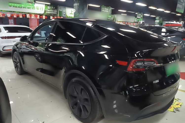Tesla Model Y 2023 #5 Tesla Model Y 2023 car image #5
