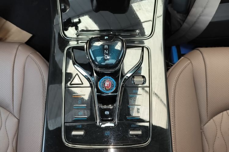 BYD Han 2024 car image #18