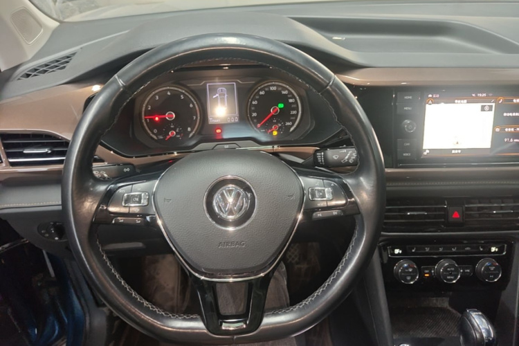 Volkswagen Tharu 2019 car image #11