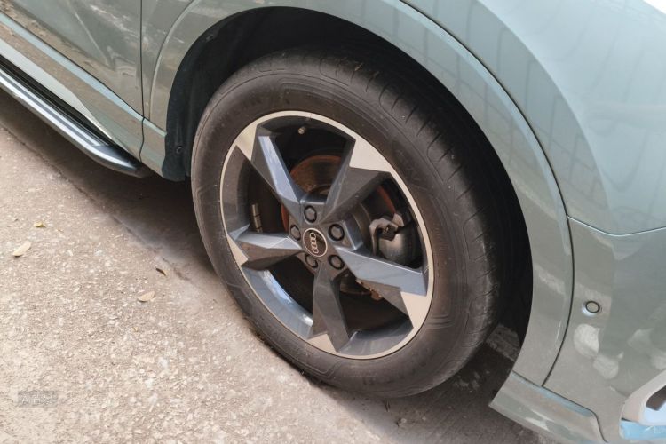 Audi Q3 2021 car image #9