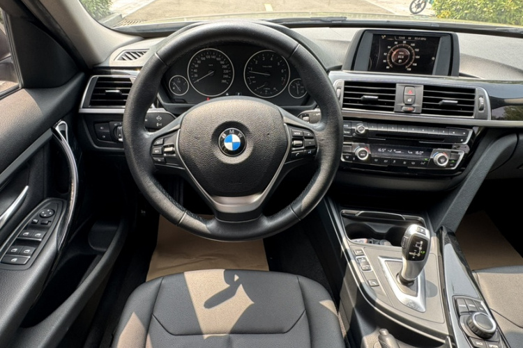 BMW 3 Series 2017 car image #11