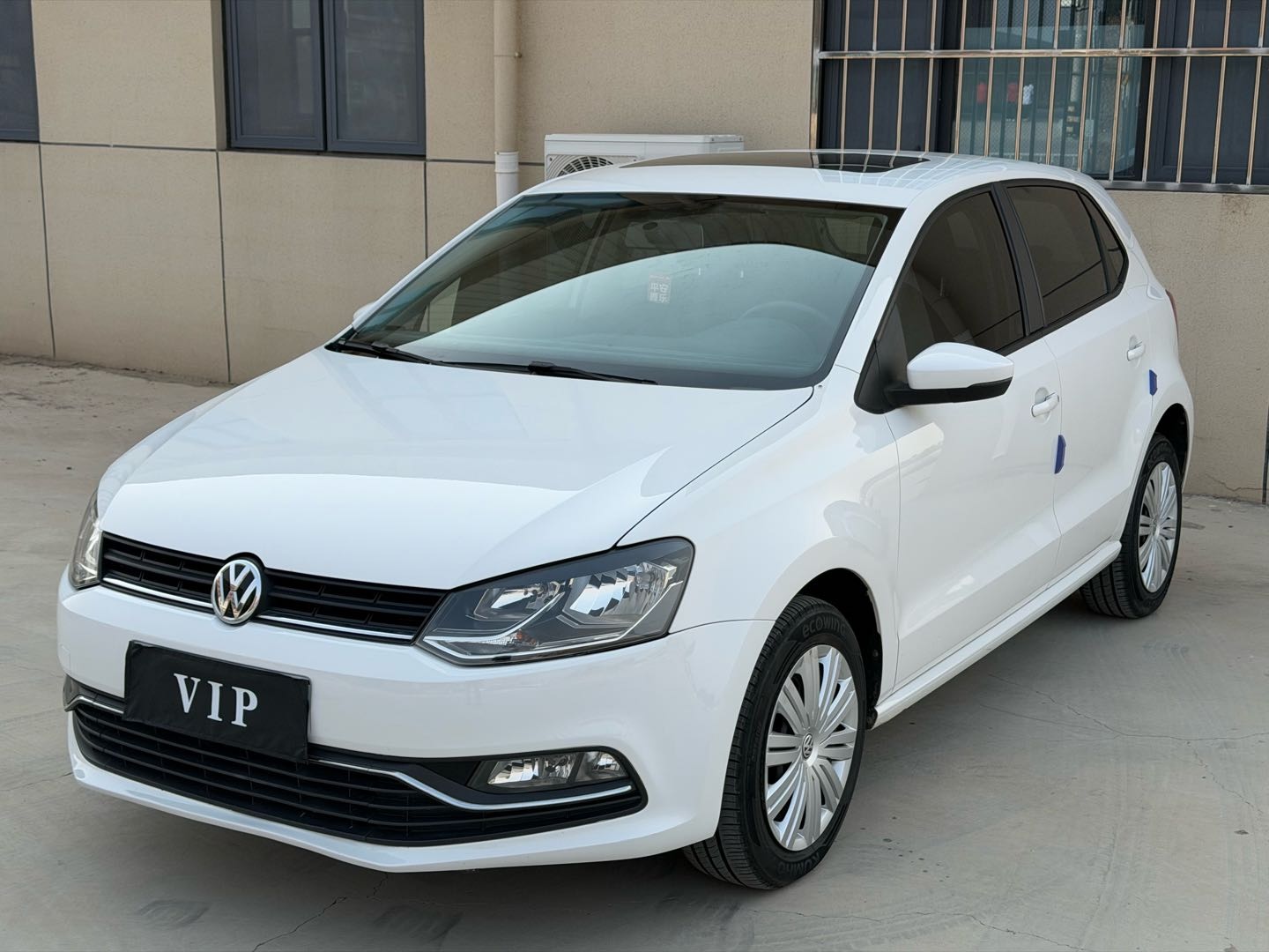Volkswagen Polo 2018 car image #2