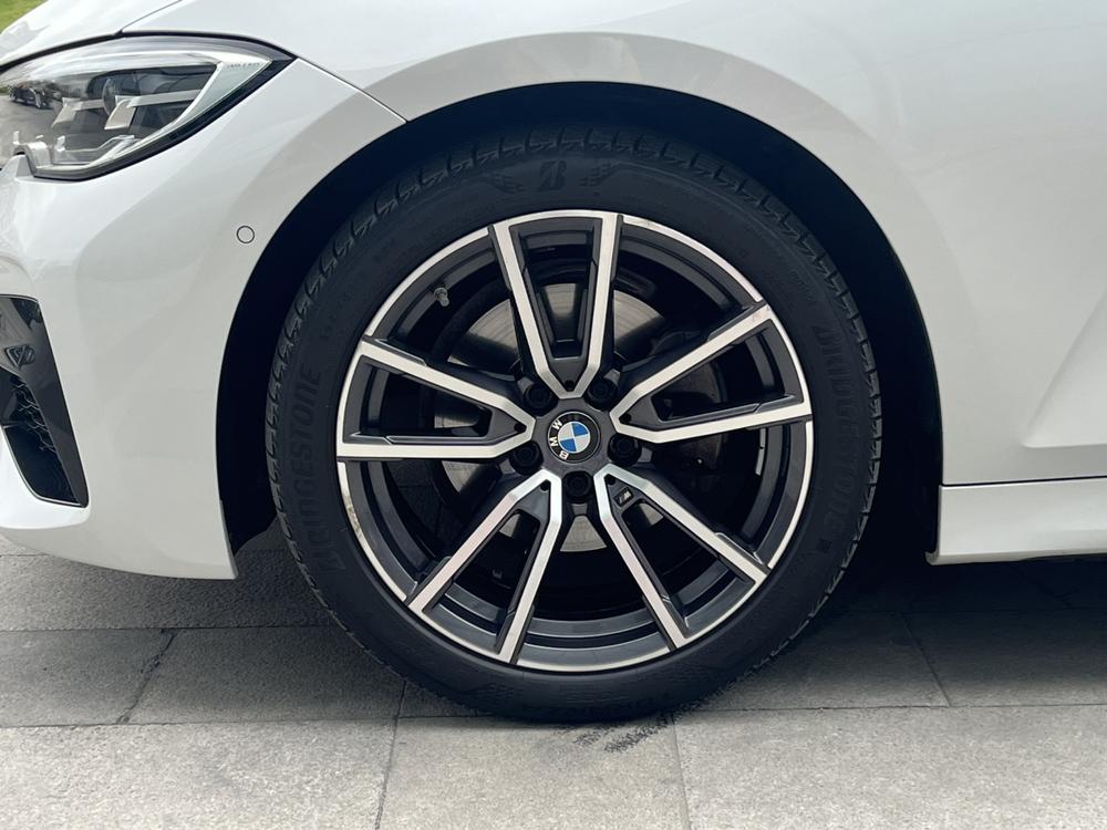 BMW 3 Series 2019 car image #16