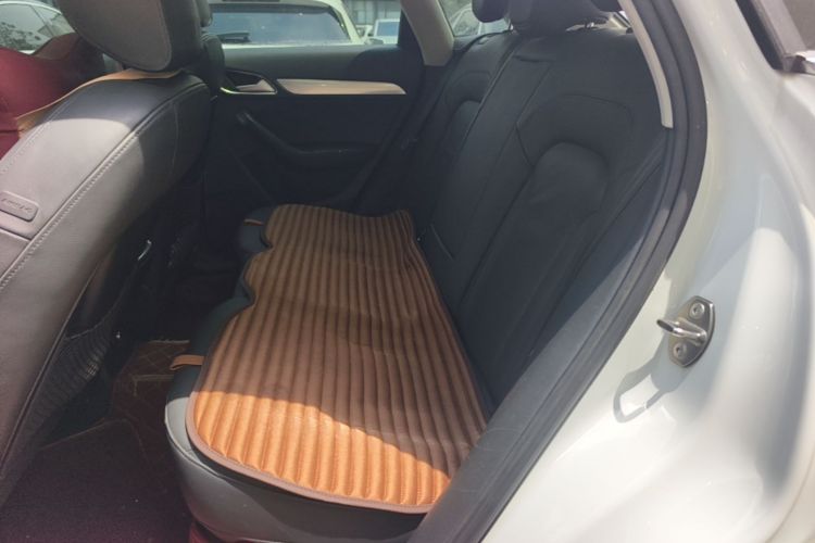 Audi Q3 2016 car image #19