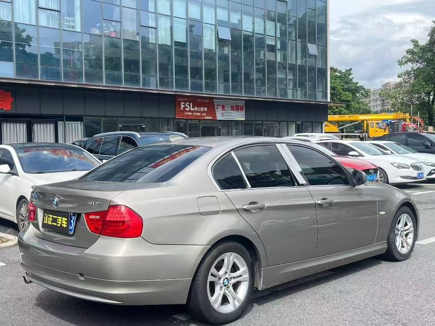 BMW 3 Series 2011 #9 BMW 3 Series 2011 car image #9