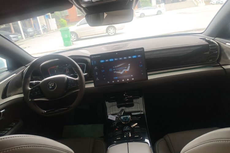 BYD Han 2023 car image #10