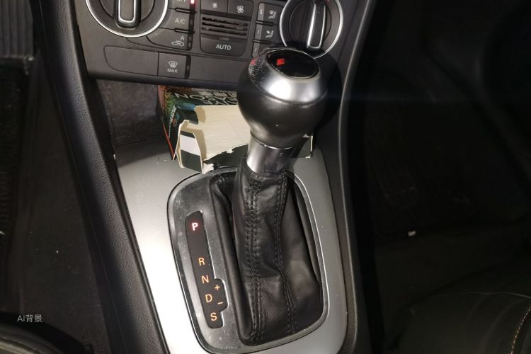Audi Q3 2016 car image #16