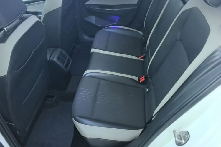 Volkswagen Golf 2021 car image #13