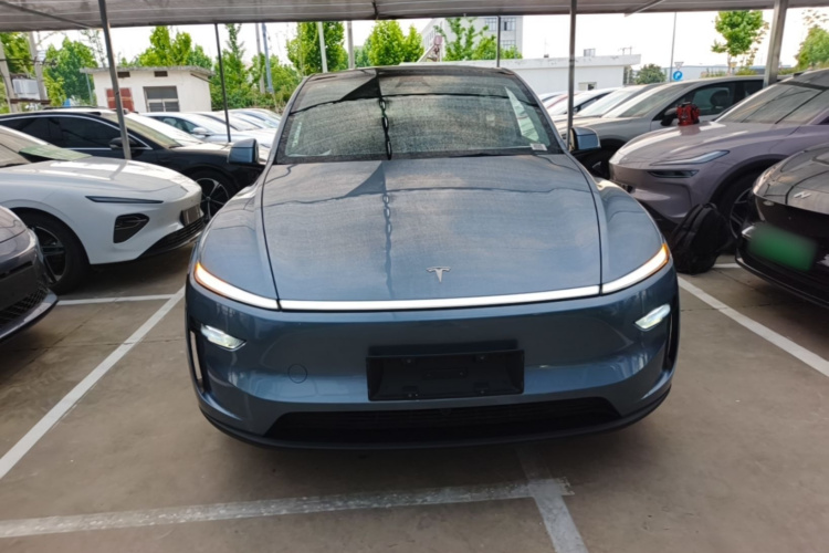 Tesla Model Y 2025 #3 Tesla Model Y 2025 car image #3