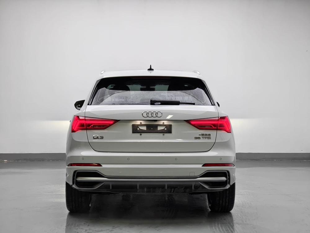Audi Q3 2023 car image #5
