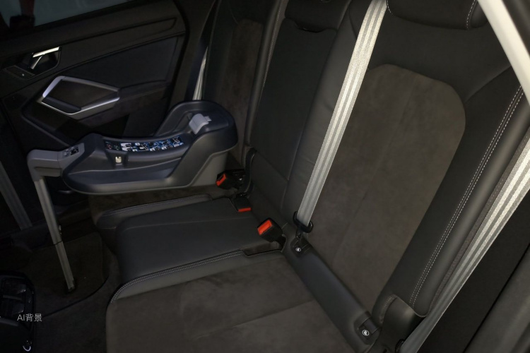 Audi Q3 2022 car image #19