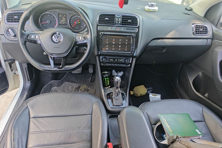 Volkswagen Polo 2015 car image #10