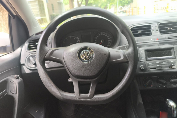 Volkswagen Polo 2017 car image #11