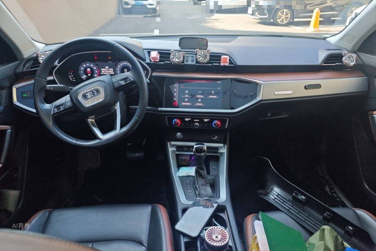 Audi Q3 2020 car image #11
