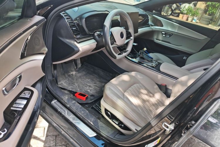 BYD Han 2024 car image #16