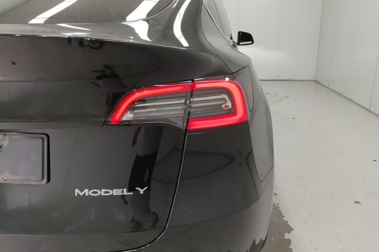 Tesla Model Y 2023 #8 Tesla Model Y 2023 car image #8
