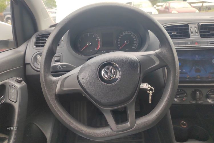 Volkswagen Polo 2015 car image #12