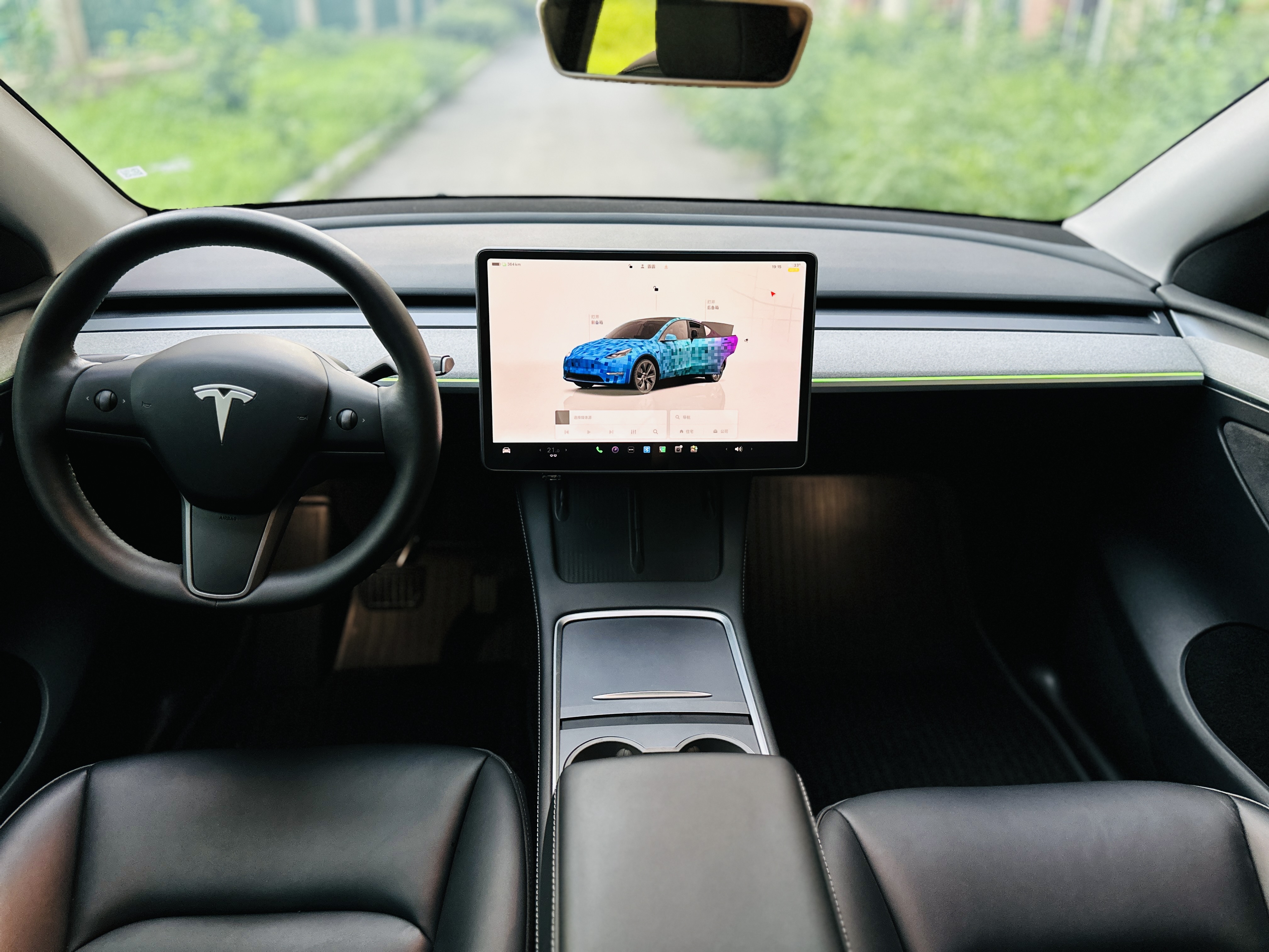 Tesla Model Y 2023 car image #11