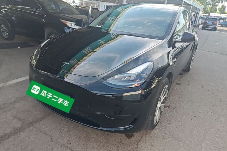 Tesla Model Y 2022 car image #2